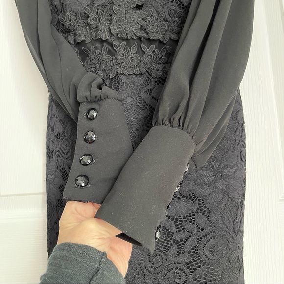 BCBG MAXAZRIA BLACK LACE MINI COCKTAIL DRESS - Picture 11 of 15